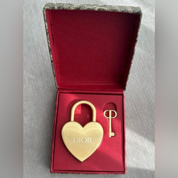 NEW IN BOX Dior Gold Heart Lock & Key Set - Picture 3 of 7